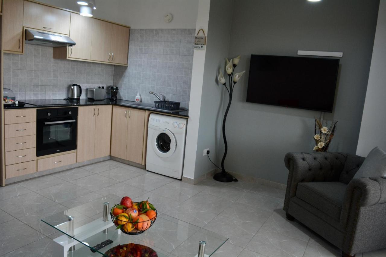 Queens Gardens - Kato Paphos - Next To Kings Ave Mall --- By Yiota Exterior photo