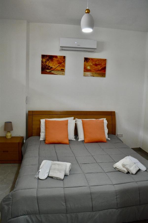 Queens Gardens - Kato Paphos - Next To Kings Ave Mall --- By Yiota Exterior photo