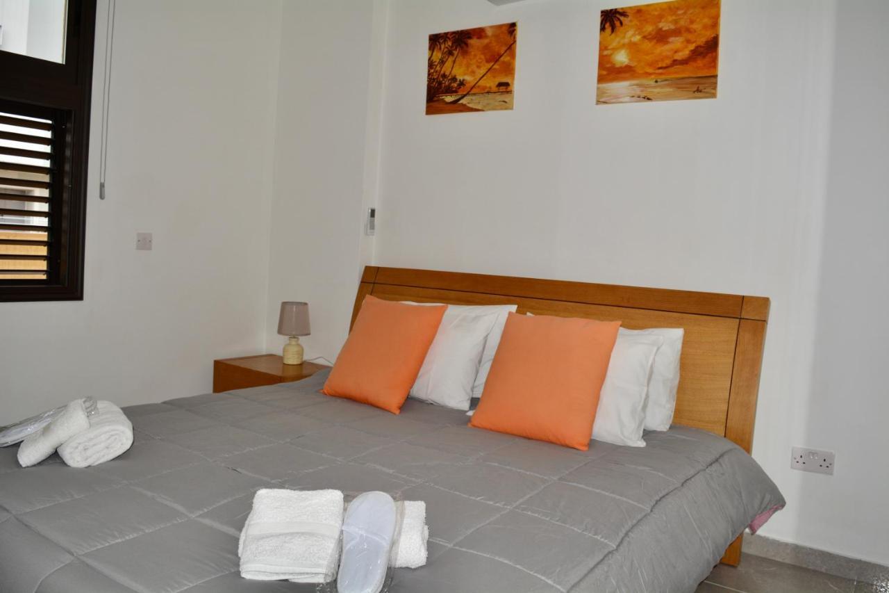Queens Gardens - Kato Paphos - Next To Kings Ave Mall --- By Yiota Exterior photo